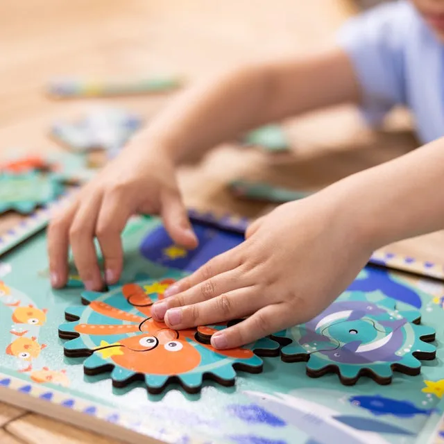 Melissa & Doug Underwater Wooden Gear Puzzle 18-Piece